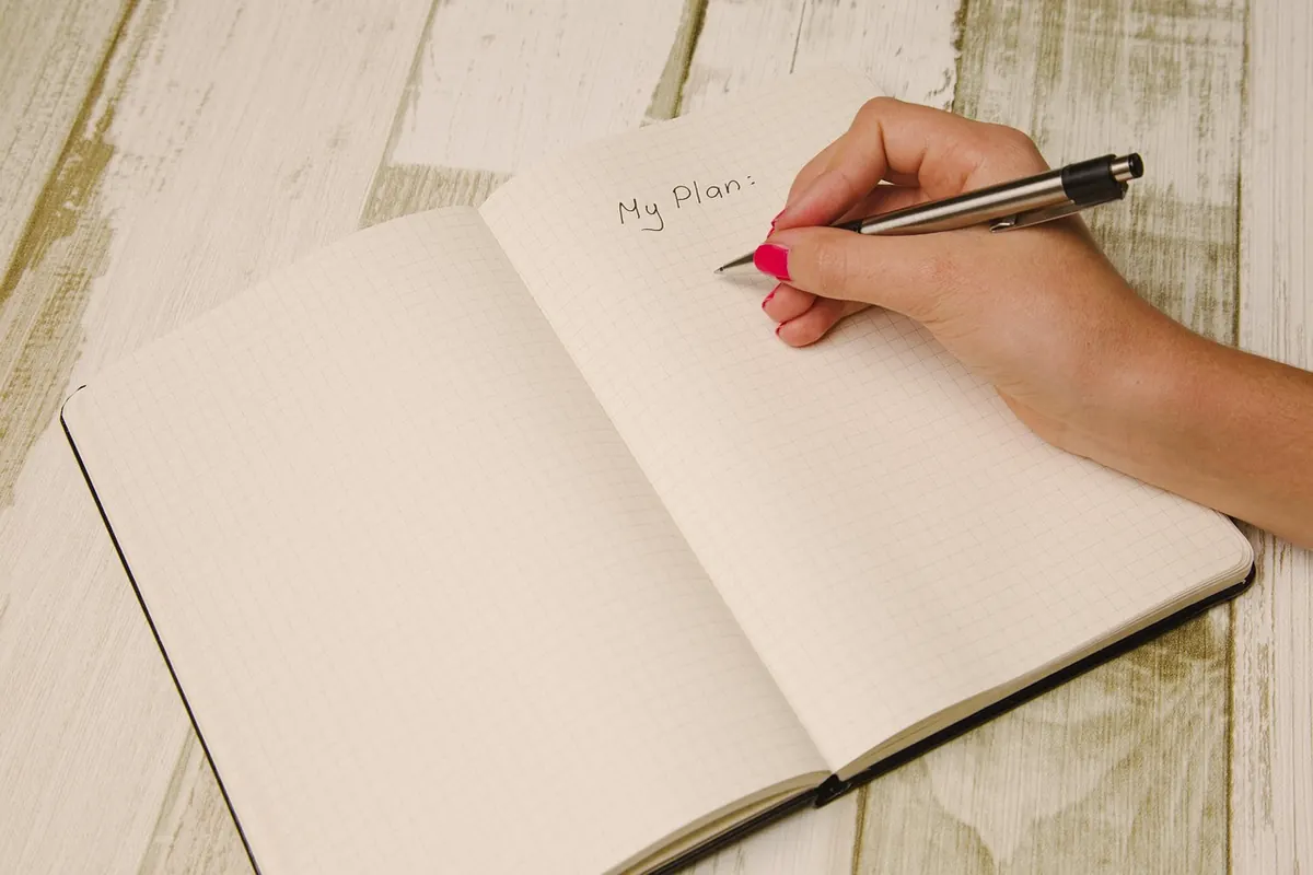 How to Build a Yearly Reading Plan That Actually Works